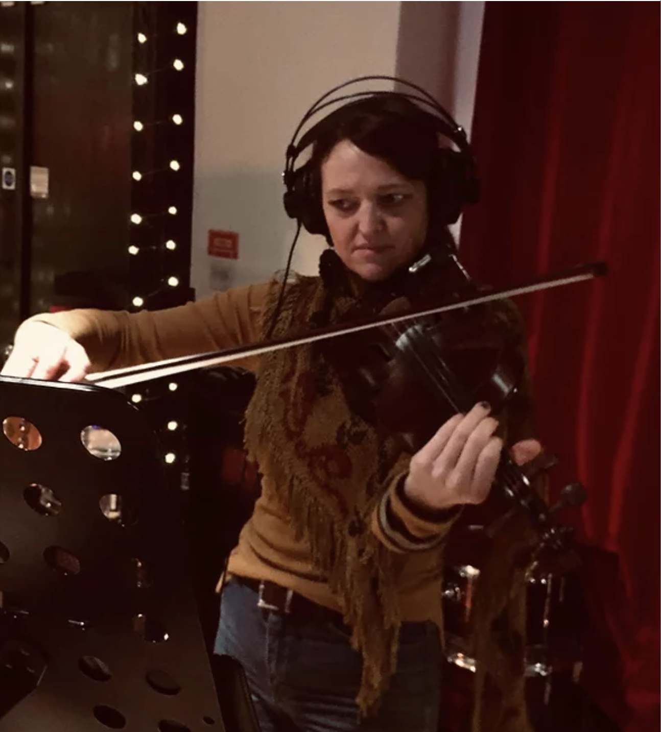 Lizzy – Violin teacher