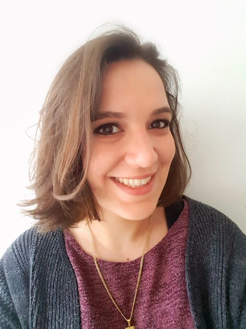 Julia – Viola and violin teacher