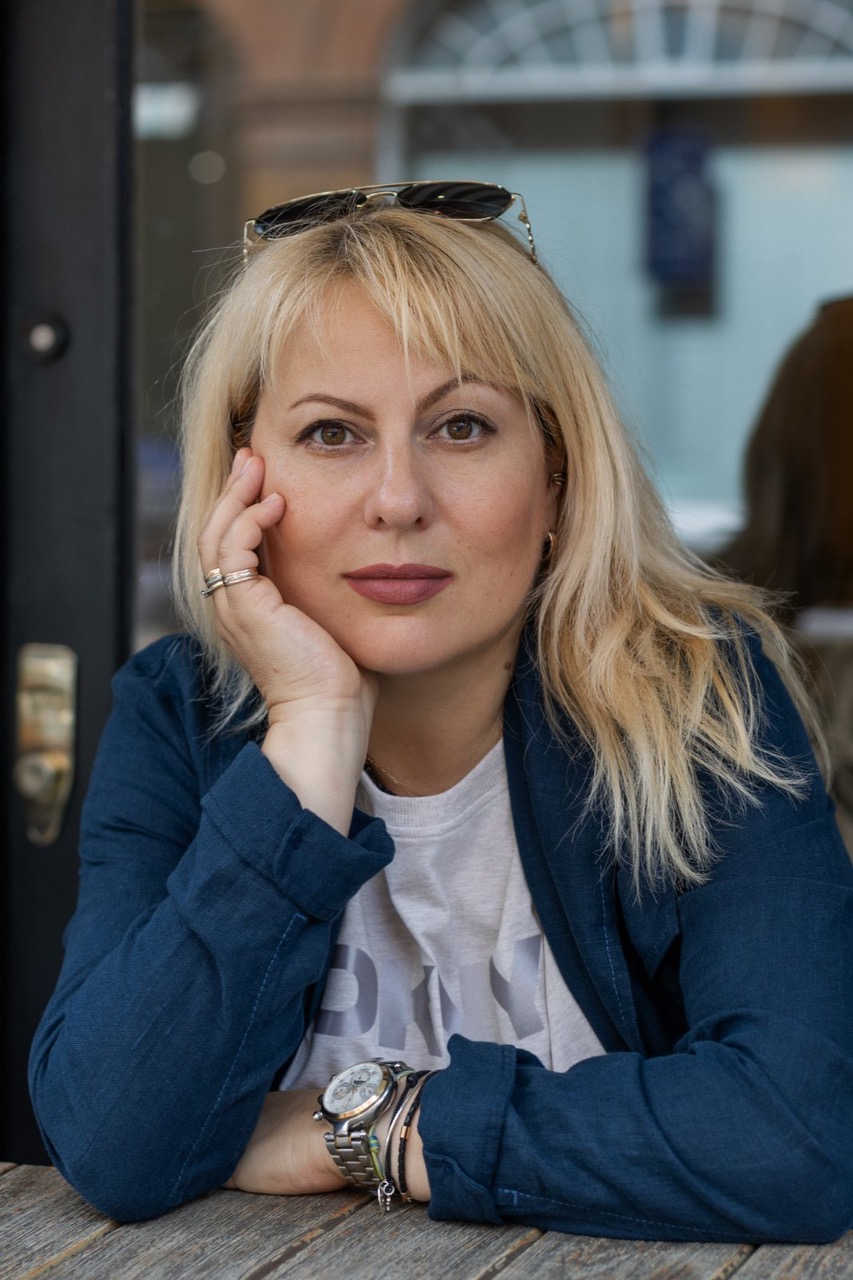 Alina – Piano and singing teacher